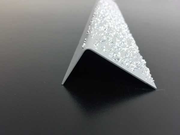 Borde de escalera galvanizado 0.8 mm